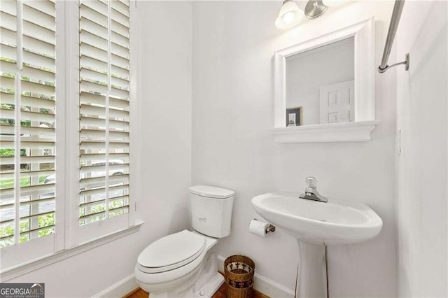 1117 Haven Glen Ln NE, Brookhaven, GA 30319 - bathroom featuring baseboards