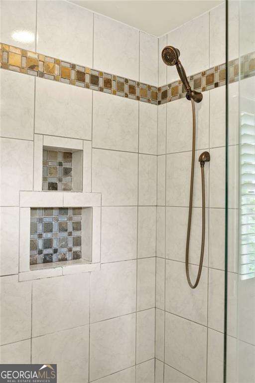 1117 Haven Glen Ln NE, Brookhaven, GA 30319 - full bathroom with tiled shower