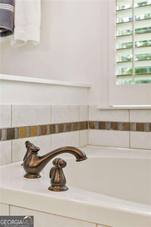 1117 Haven Glen Ln NE, Brookhaven, GA 30319 - bathroom view of a bath