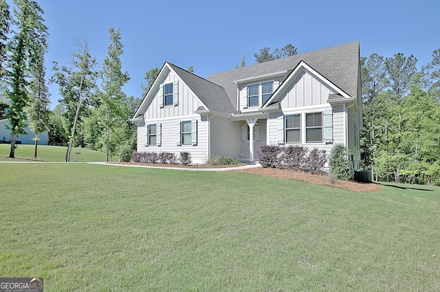 192 Greyfairs Ave, Senoia, GA 30276 - craftsman house with board and batten siding, a front lawn, and a shingled roof