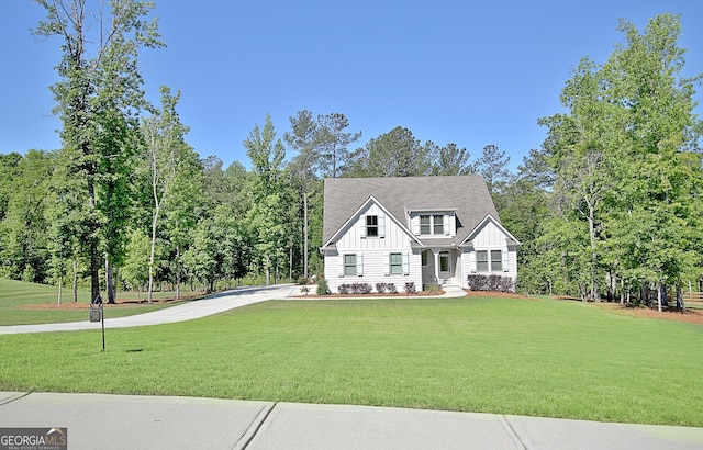 192 Greyfairs Ave, Senoia, GA 30276 - view of front of house featuring board and batten siding, a front yard, and concrete driveway