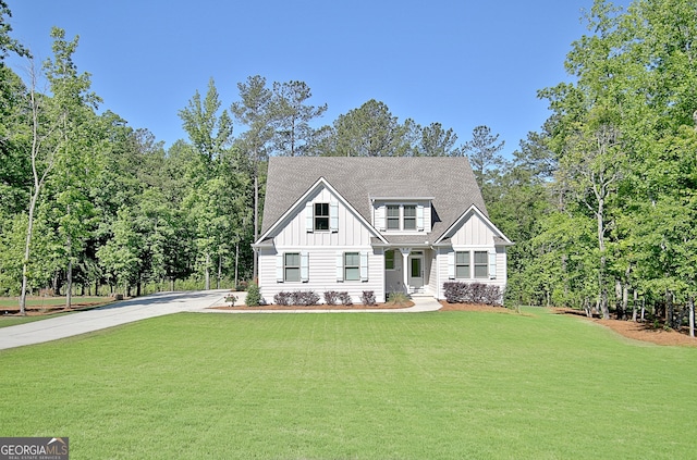 192 Greyfairs Ave, Senoia, GA 30276 - view of front of home featuring board and batten siding, driveway, and a front lawn