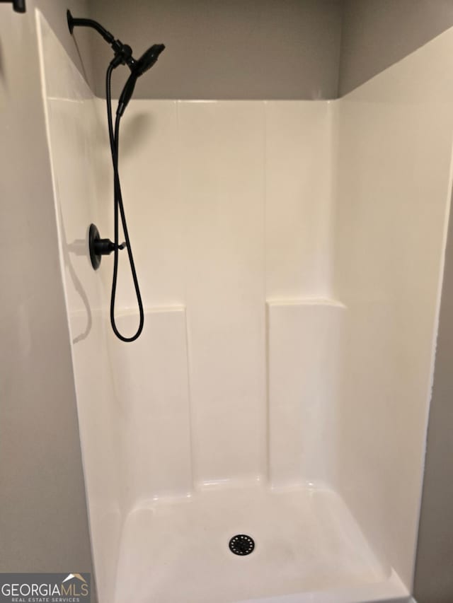 388 Kay Dr, Winder, GA 30680 - full bath with a shower