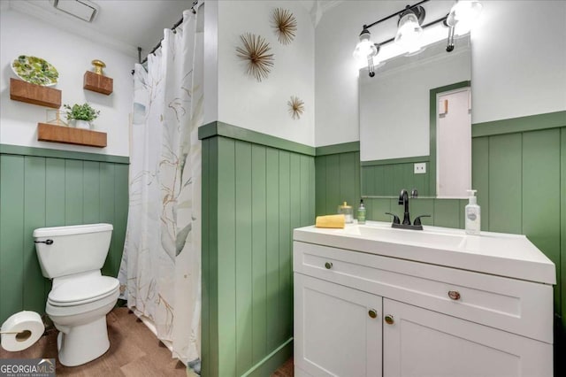 425 Shelby Ln, Hiram, GA 30141 - bathroom with a wainscoted wall, vanity, crown molding, wood finished floors, and curtained shower