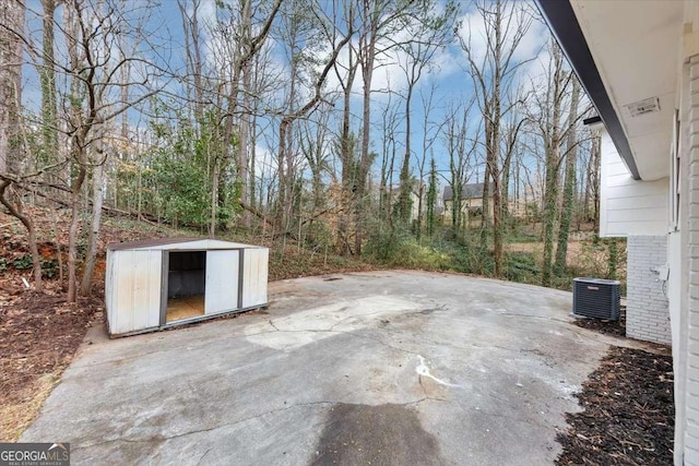 847 Magna Carta Dr NW, Atlanta, GA 30318 - view of patio with a storage shed