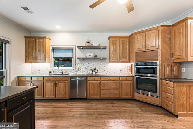 625 Wynfield Ct, Roswell, GA 30076 - kitchen with stainless steel appliances, ceiling fan, dark countertops, crown molding, and backsplash