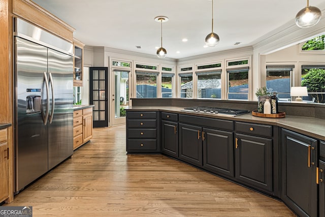 625 Wynfield Ct, Roswell, GA 30076 - kitchen with stainless steel appliances, light wood finished floors, dark countertops, hanging light fixtures, and ornamental molding
