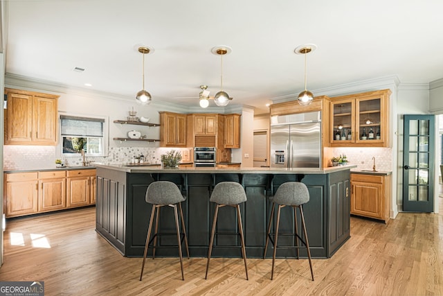 625 Wynfield Ct, Roswell, GA 30076 - kitchen featuring stainless steel appliances, crown molding, a spacious island, tasteful backsplash, and a kitchen breakfast bar