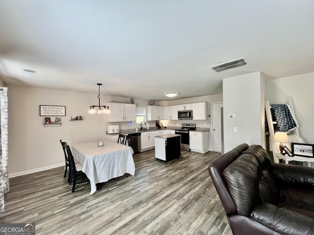 312 Indian River Dr, Jefferson, GA 30549 - living area with wood finished floors and a chandelier