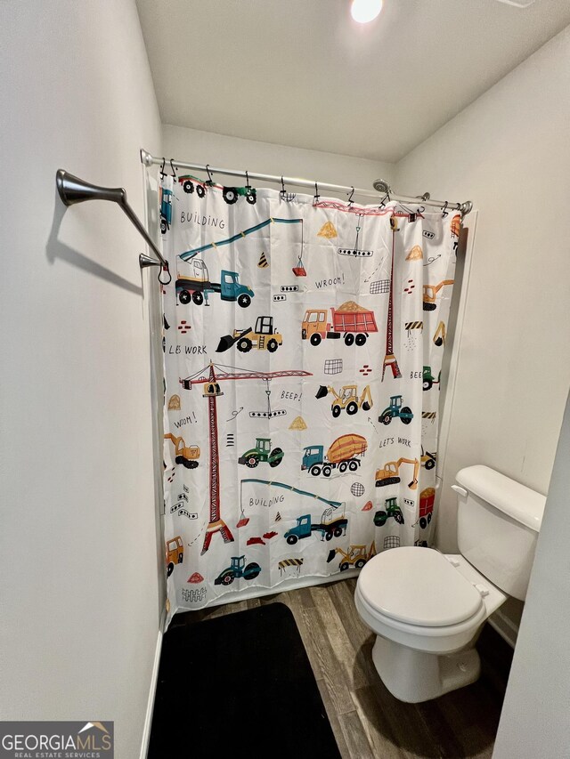 312 Indian River Dr, Jefferson, GA 30549 - bathroom featuring wood finished floors and a shower with shower curtain