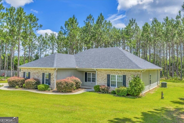 605 Live Oak Way, Dublin, GA 31021 - view of front of home with a front lawn, roof with shingles, and brick siding