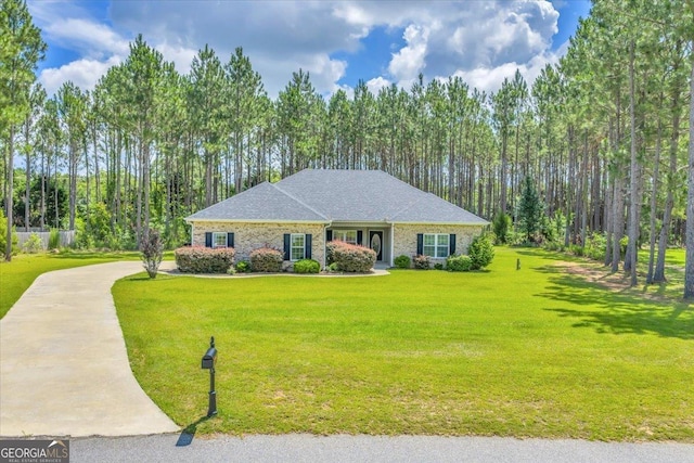 605 Live Oak Way, Dublin, GA 31021 - view of front facade with a front lawn and concrete driveway