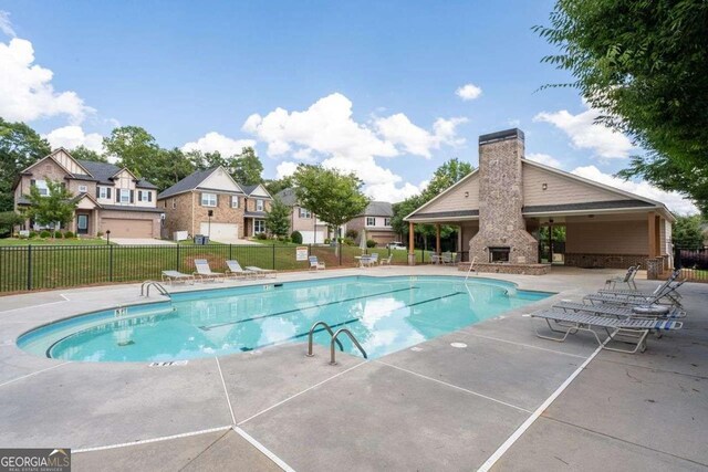 812 Autry Oak Ct, Alpharetta, GA 30022 - community pool featuring a patio area and a residential view