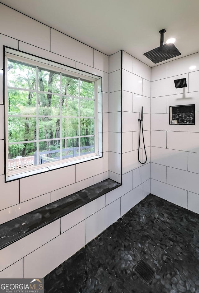 180 Mountain Path, Rockmart, GA 30153 - full bathroom with a tile shower