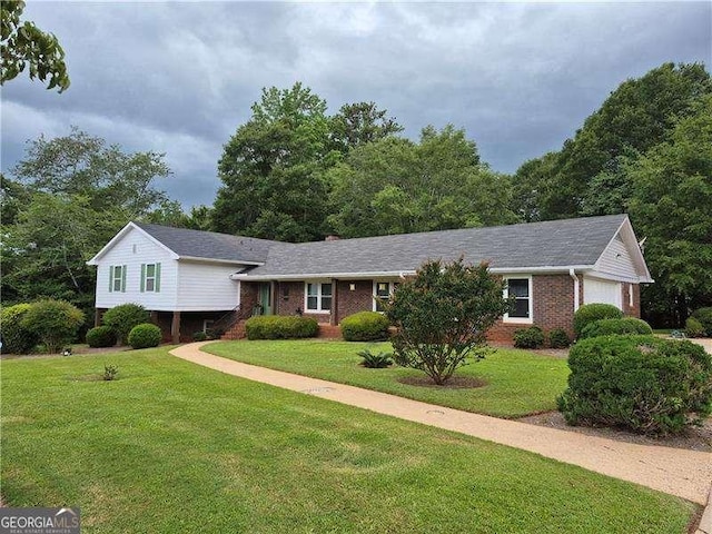 160 Edgewood Dr, Athens, GA 30606 - tri-level home featuring brick siding, a garage, and a front yard