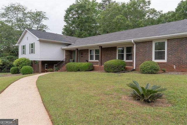 160 Edgewood Dr, Athens, GA 30606 - split level home with brick siding and a front yard