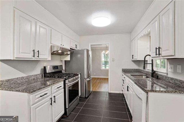 1819 King Alfred Dr SW, Atlanta, GA 30331 - kitchen featuring stainless steel appliances, under cabinet range hood, white cabinets, plenty of natural light, and crown molding