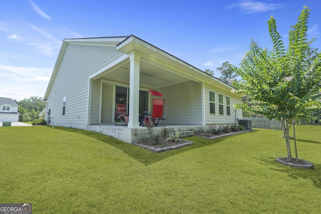 80 Rimmon Ct, Richmond Hill, GA 31324 - view of front of home featuring a front lawn and a porch