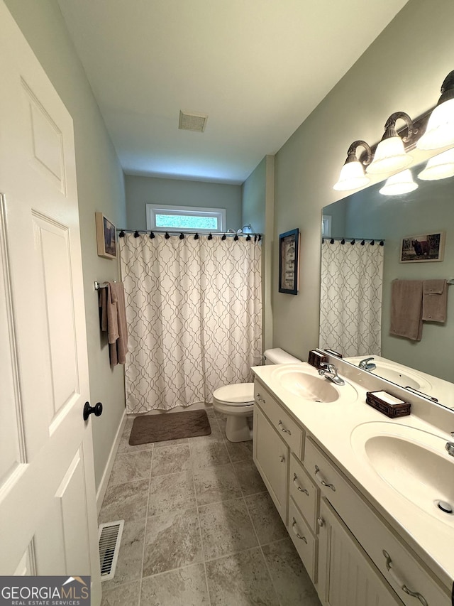 105 Evergreen Rd, Hiawassee, GA 30546 - full bath featuring double vanity and curtained shower