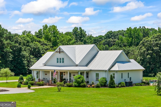 639 Frank Crook Rd, Canon, GA 30520 - modern inspired farmhouse featuring board and batten siding, a porch, a front lawn, and a metal roof