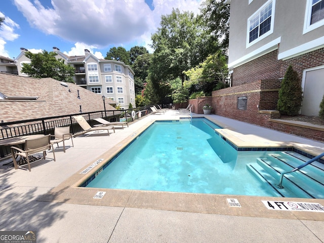4250 River Green Dr NW Apt 405, Atlanta, GA 30327 - community pool with a patio area