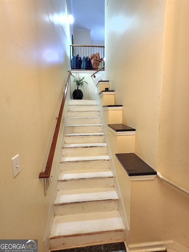 4250 River Green Dr NW Apt 405, Atlanta, GA 30327 - view of stairway
