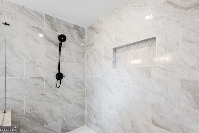 932 Brian Ln, Forest Park, GA 30297 - bathroom with a tile shower