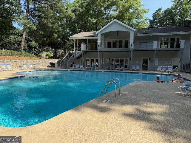 40 Dunwoody Springs Dr, Atlanta, GA 30328 - community pool with stairway and a patio