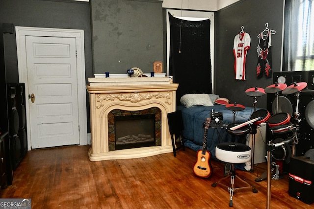 5321 Oak St, Eastman, GA 31023 - living area featuring wood finished floors