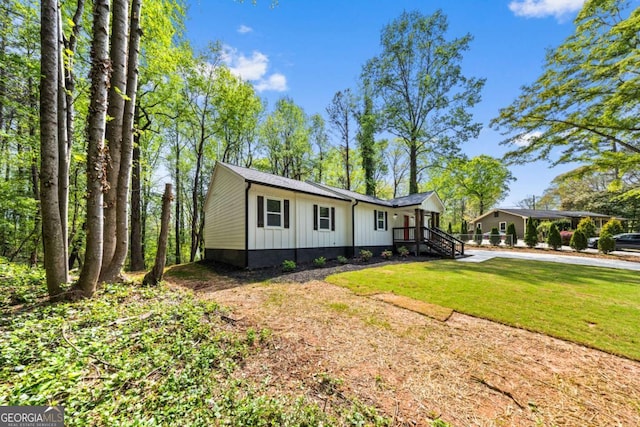 2798 Hutchins Rd, Lawrenceville, GA 30044 - view of front of house featuring board and batten siding and a front yard