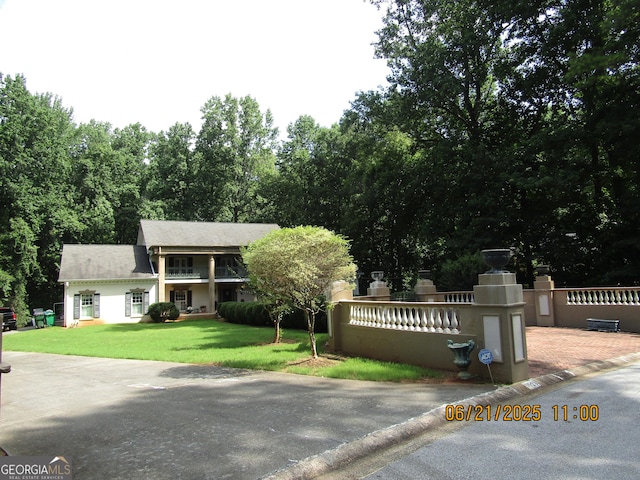 5523 Bahia Mar Cir, Stone Mountain, GA 30087 - view of front of home with a fenced front yard