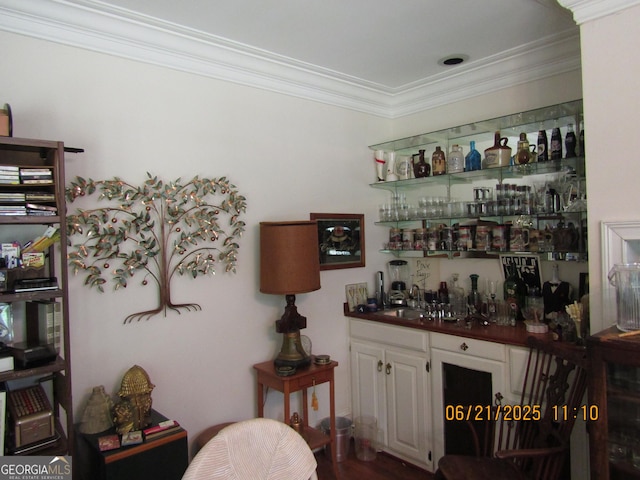 5523 Bahia Mar Cir, Stone Mountain, GA 30087 - indoor dry bar with crown molding