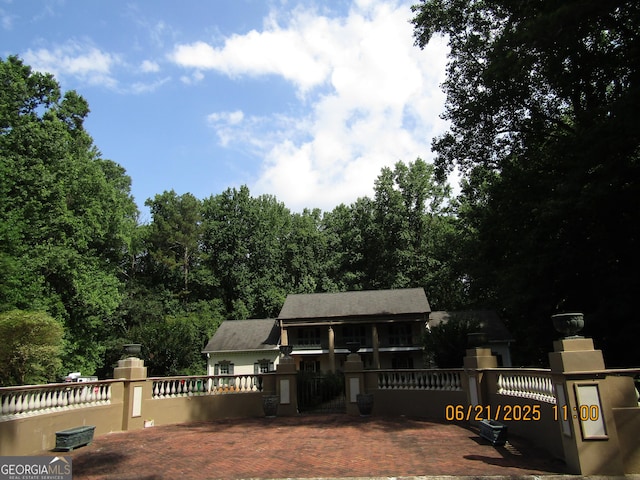 5523 Bahia Mar Cir, Stone Mountain, GA 30087 - view of front of home featuring a fenced front yard and a gate