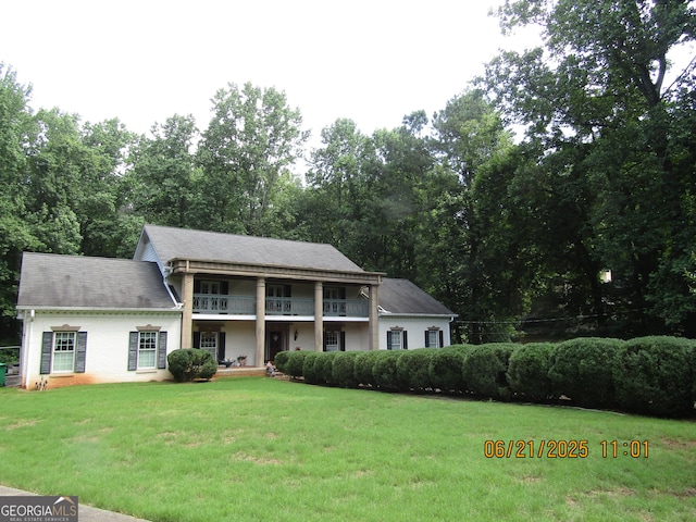 5523 Bahia Mar Cir, Stone Mountain, GA 30087 - view of front facade featuring a front lawn, a balcony, and view of wooded area