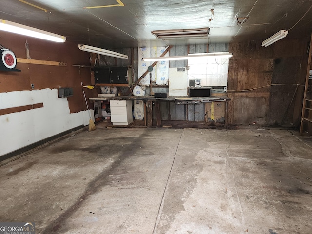 2340 Ridgeway Dr, Gainesville, GA 30504 - garage with a workshop area