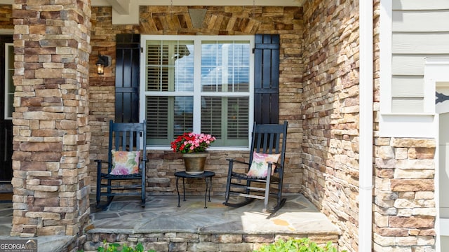 1071 Creekwood Cir, Madison, GA 30650 - view of covered porch