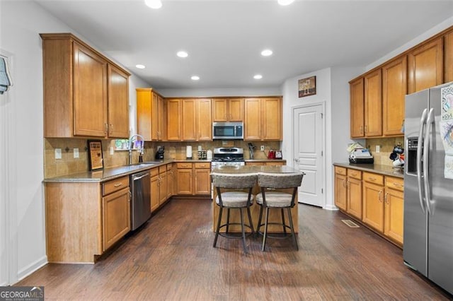109 Hale View Cir, Canton, GA 30114 - kitchen featuring stainless steel appliances, recessed lighting, tasteful backsplash, dark wood-style floors, and a breakfast bar area