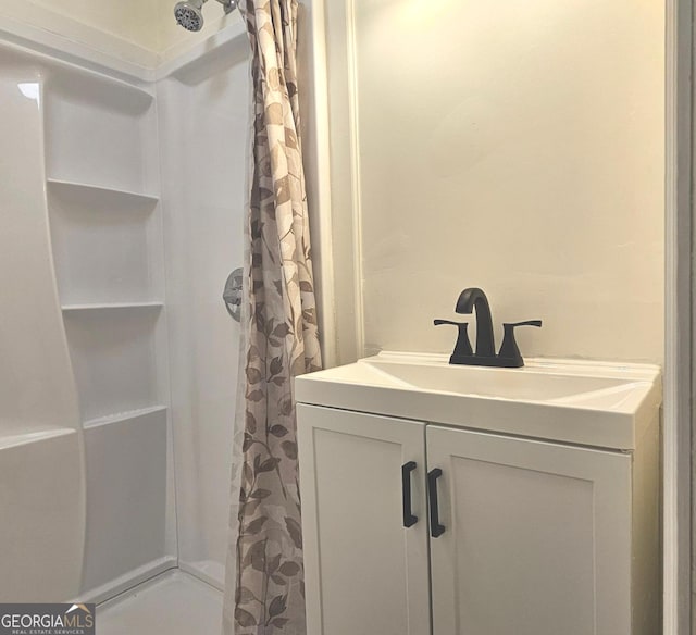 1055 Scruggs Cir, Bartow, GA 30413 - full bathroom with curtained shower and vanity