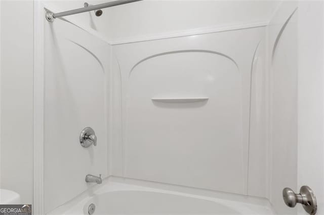 3366 Bridge Walk Dr, Lawrenceville, GA 30044 - full bathroom with washtub / shower combination and toilet
