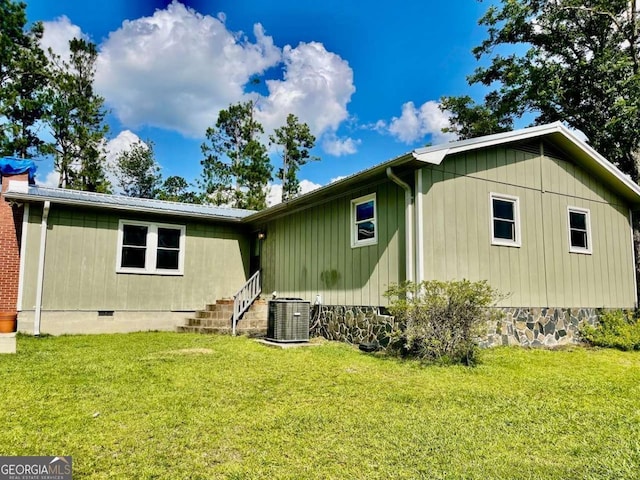 207 Timothy Ct, Vidalia, GA 30474 - view of front of property with crawl space and a front lawn