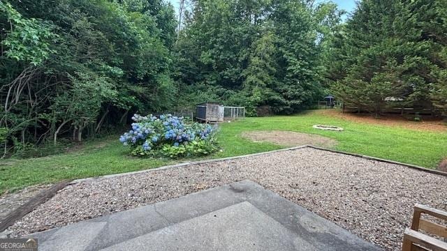 320 Cainbridge Mdws, Demorest, GA 30535 - view of grassy yard featuring an outdoor structure and a wooded view