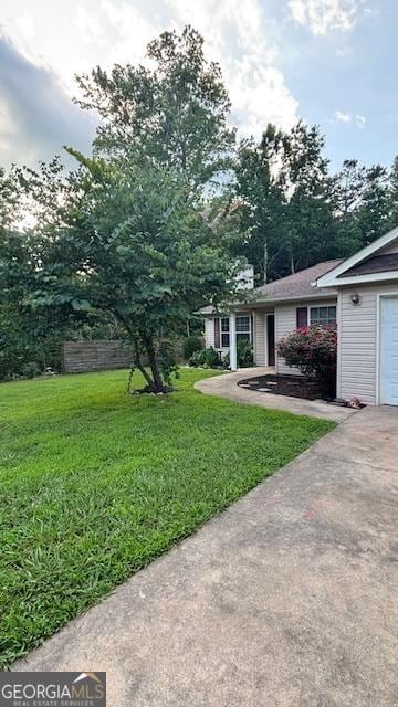 320 Cainbridge Mdws, Demorest, GA 30535 - view of green lawn featuring concrete driveway and a garage