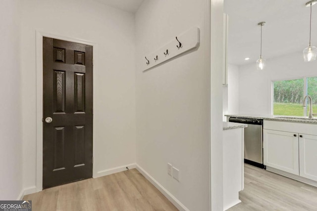 307 E Pine St E, Rockmart, GA 30153 - mudroom featuring light wood finished floors