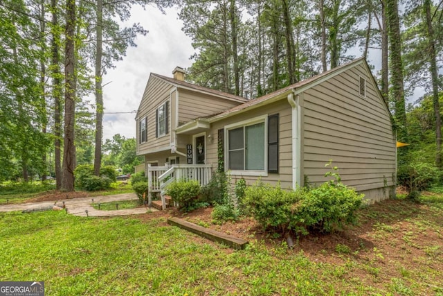 447 Sherwood Cir, Stone Mountain, GA 30087 - view of front of property featuring a chimney and a front yard