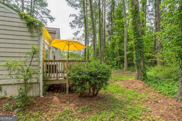 447 Sherwood Cir, Stone Mountain, GA 30087 - view of yard featuring a wooden deck