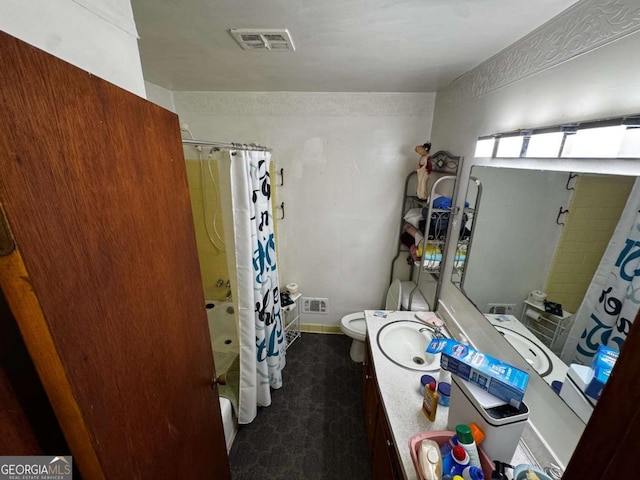 2933 Arlington Rd, East Point, GA 30344 - bathroom with shower / tub combo with curtain and vanity