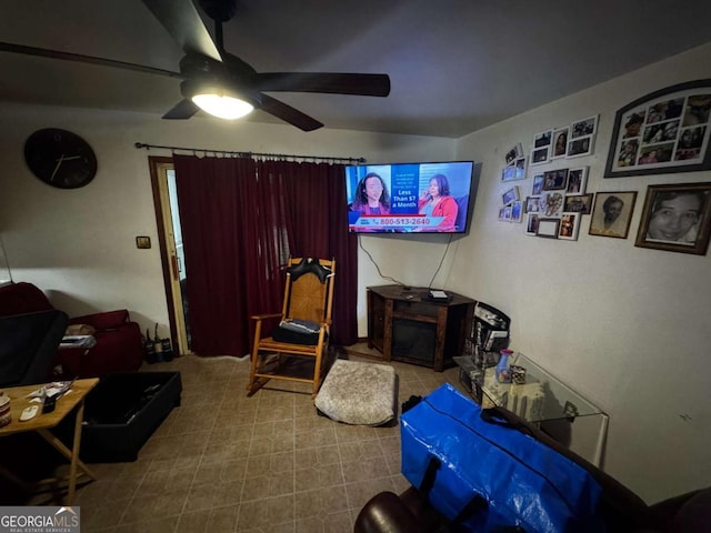 2933 Arlington Rd, East Point, GA 30344 - living area featuring ceiling fan