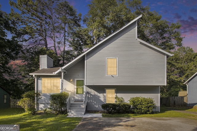 1077 Mainstreet Valley Dr, Stone Mountain, GA 30088 - split level home featuring a chimney