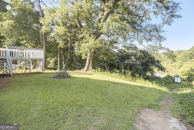 1077 Mainstreet Valley Dr, Stone Mountain, GA 30088 - view of grassy yard featuring a deck