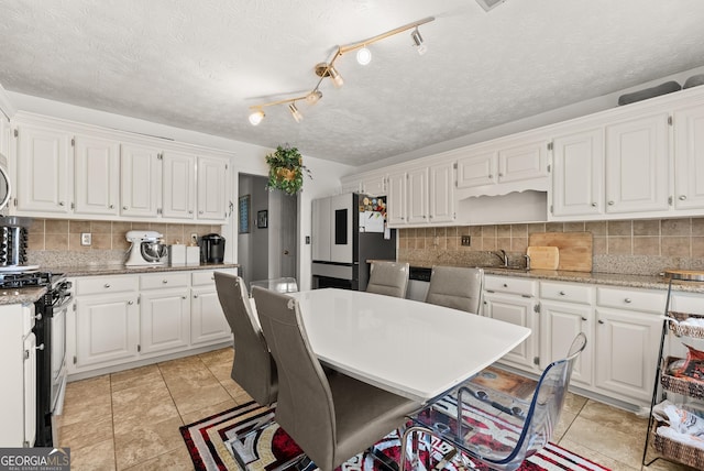 625 Hickory Nobb, Sugar Hill, GA 30518 - kitchen featuring appliances with stainless steel finishes, white cabinetry, and a textured ceiling